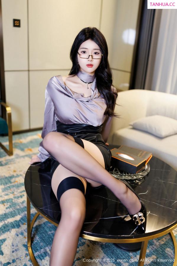   [XiuRen]高清写真图 2025.02.19 No.9904 南乔 黑丝美腿第20张图片